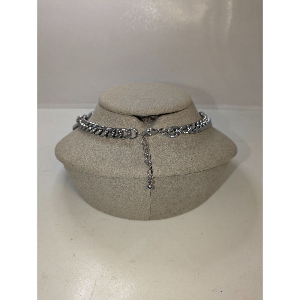⭐3/$30⭐ Silver Tone Chunky Geometric Link Statement Bib Necklace - Picture 4 of 5